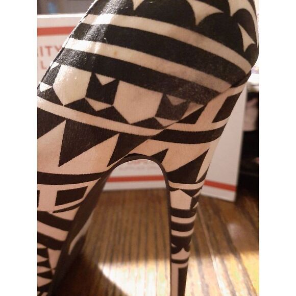 Size 9 Bumper Black White Geometric Print Platform Pump Stiletto High Heel Shoes - Picture 7 of 8
